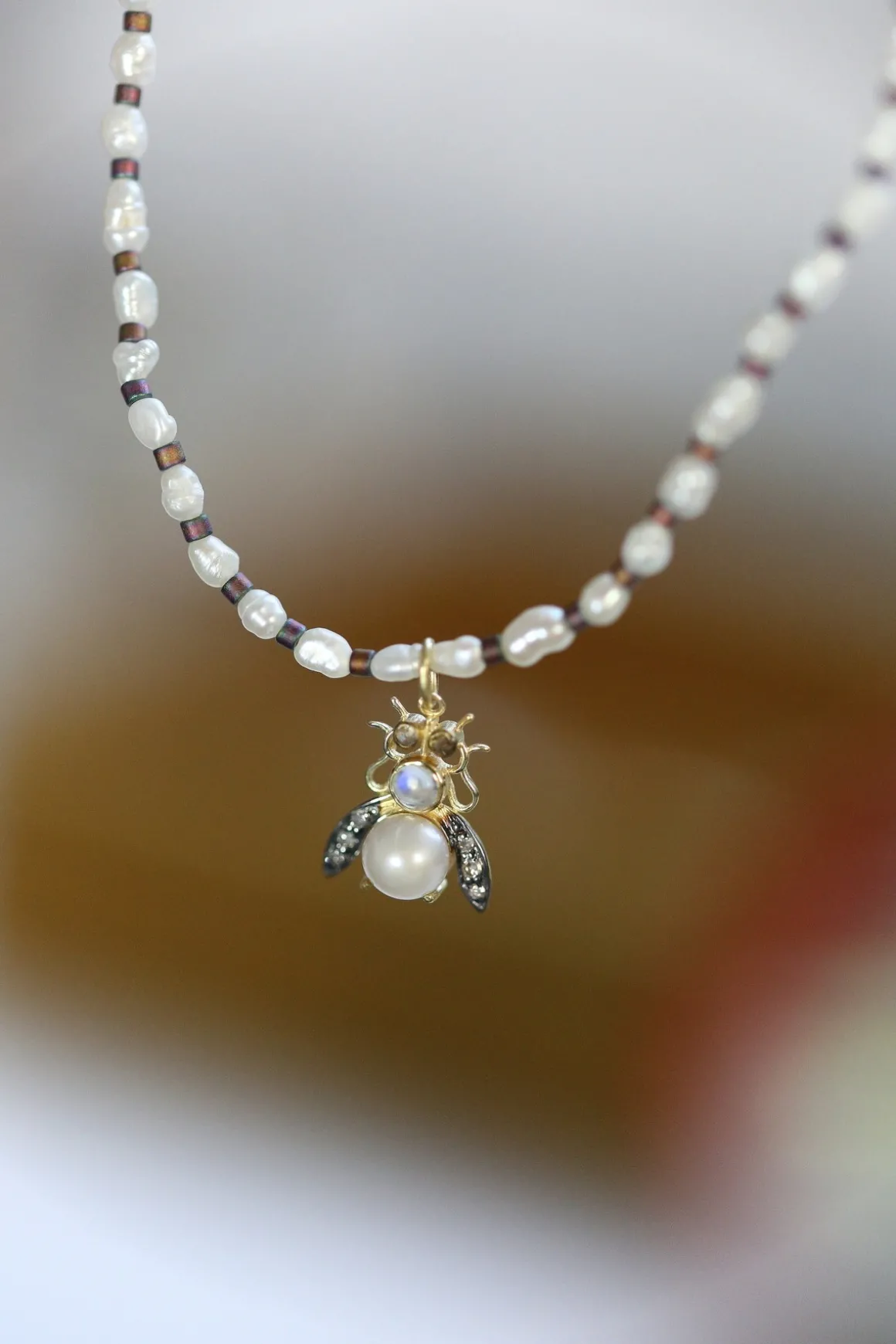 Collier Bee moon